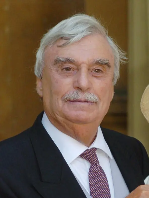 Photo of author Leslie Thomas